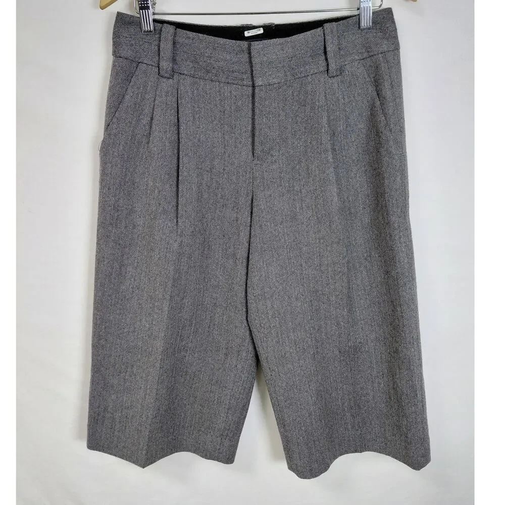 Banana Republic Martin 100% Wool Gray Pleated Bermuda Shorts Women Size 4